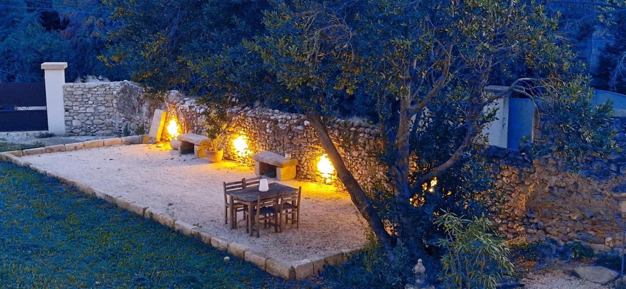Appartement Dans Un Mas Provencal Renove Saint-Hilaire-dʼOzilhan Екстериор снимка